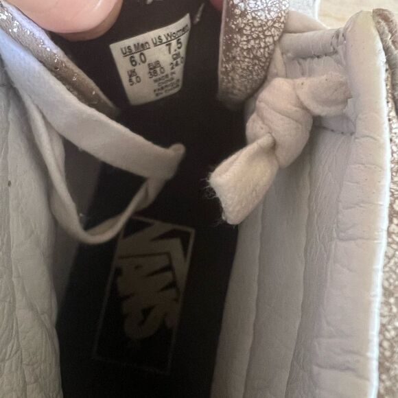 Vans distressed leather high top sneakers women’s 7.5 - Picture 6 of 6